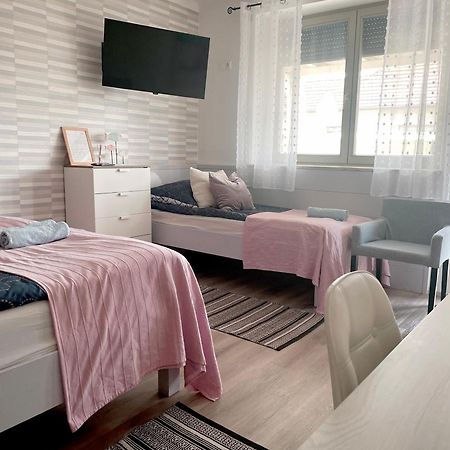 Апартаменты Szelrozsa Apartmanhaz Веленце Экстерьер фото